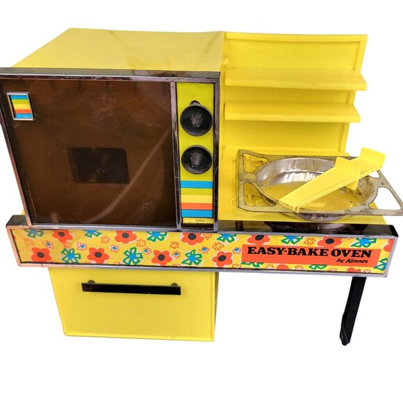 Kenner Easy Bake Oven Vintage 1972 Kitchen Toy Cookbook Pan Works Yellow 70s Fun - Picture 12 of 16